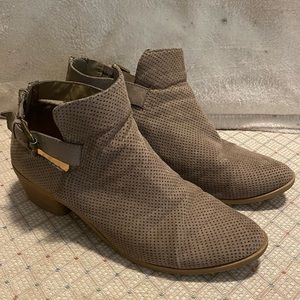 DV by Dolce Vita, Grey perforated booties with buckle